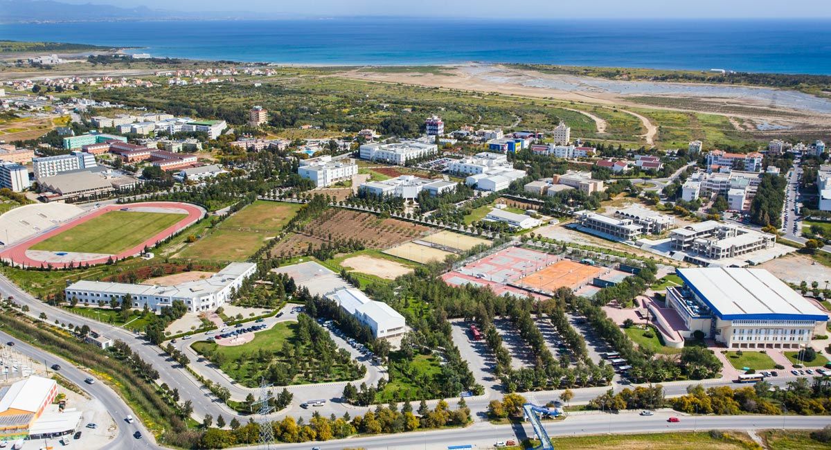 DAÜ kampüsünde uluslararası öğrenciler