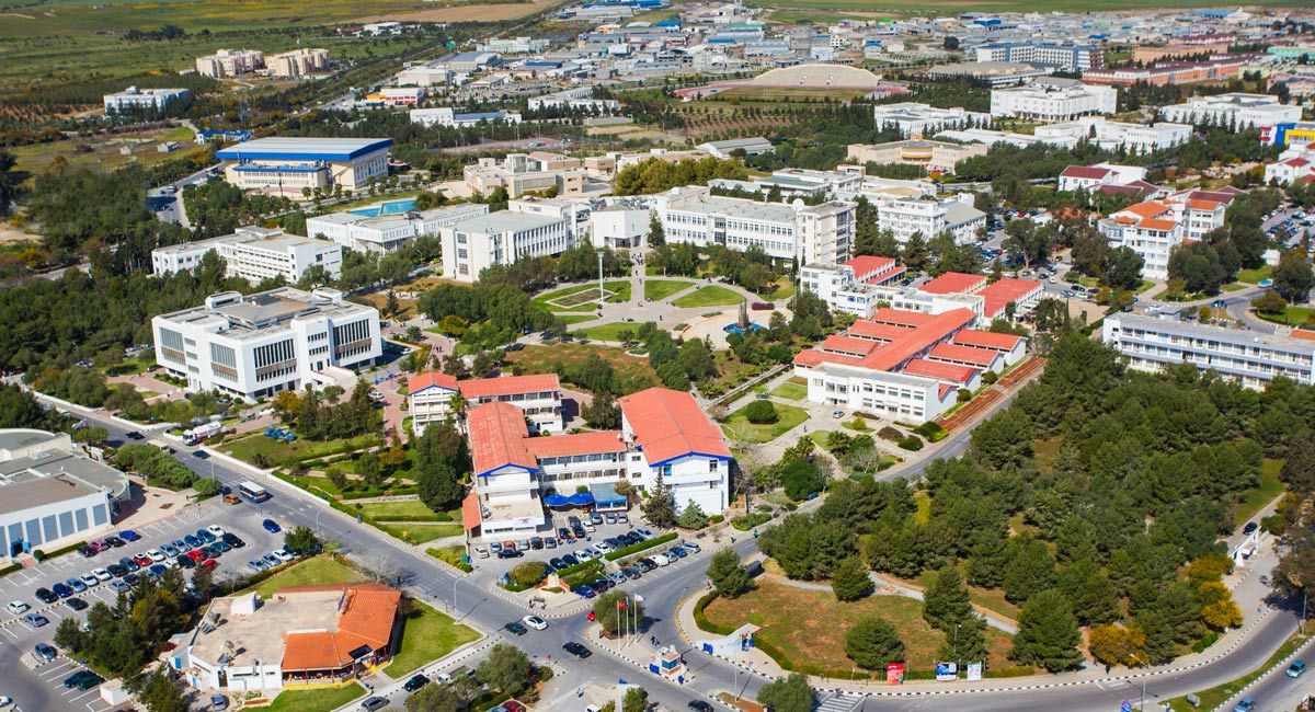 Doğu Akdeniz Üniversitesi kampüsünden görünüm
